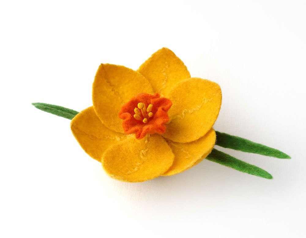 Felt brooch yellow narcissus daffodil