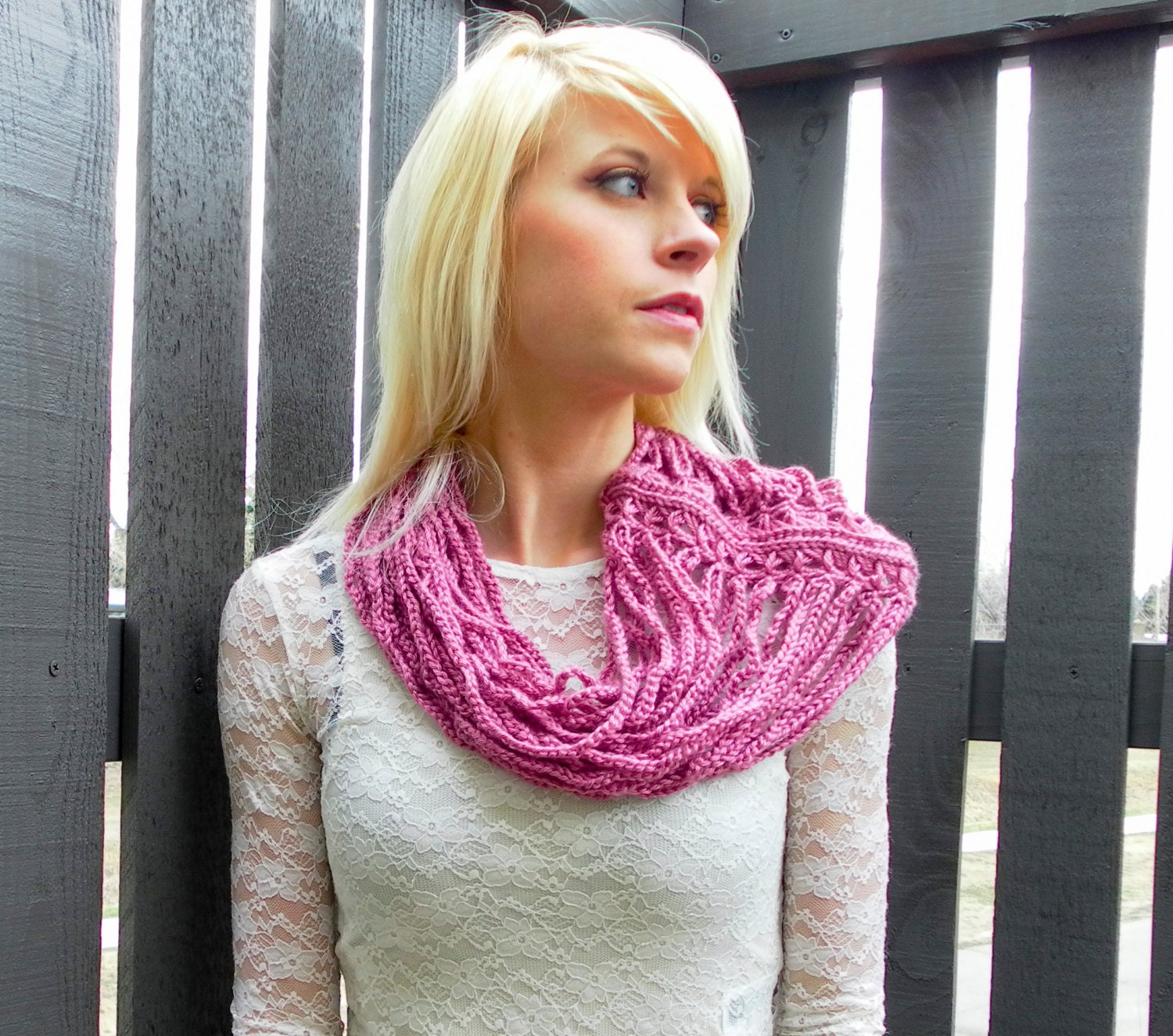 Chunky Infinity Necklace Broomstick Lace in Pink