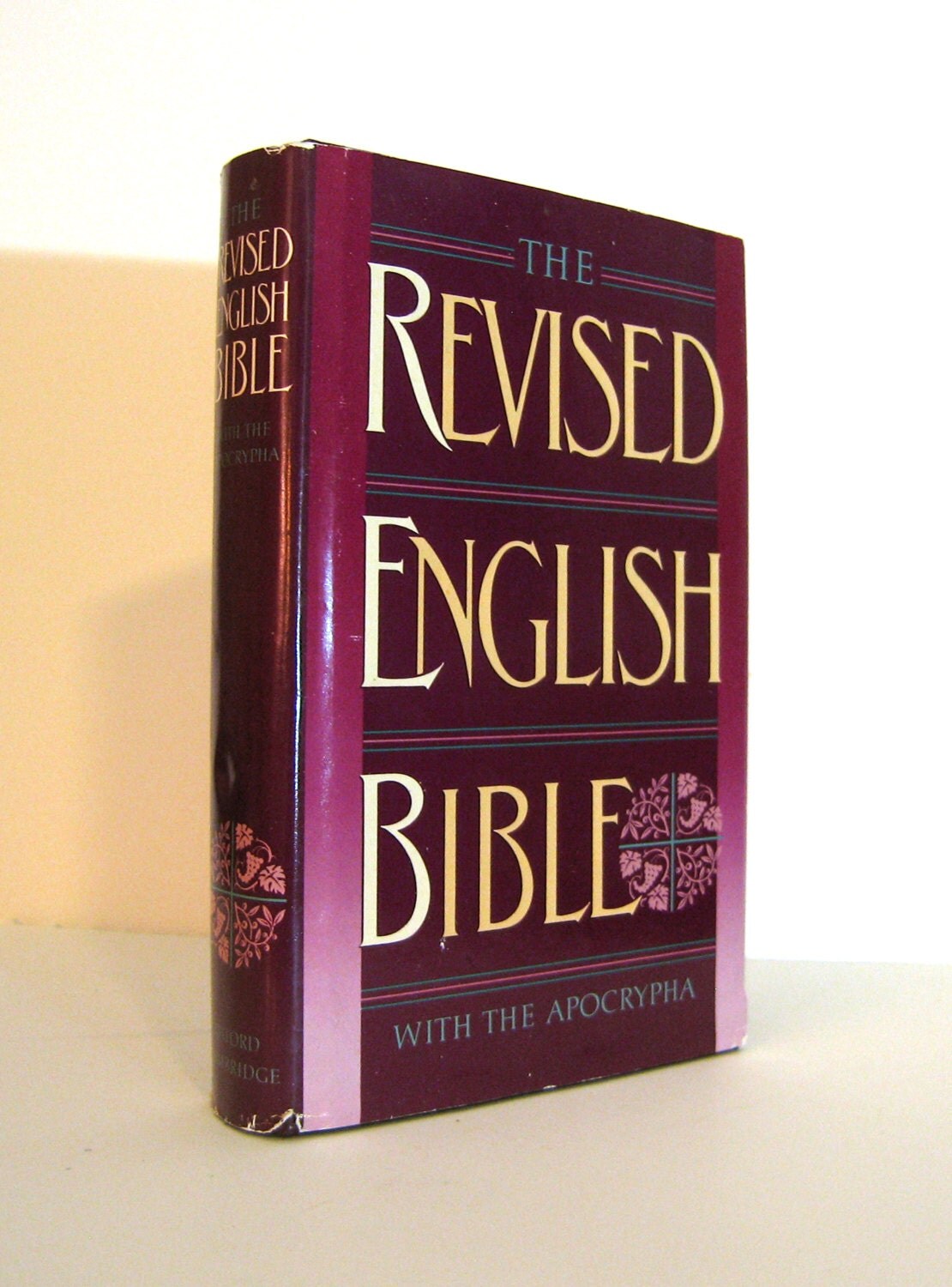 THE NEW ENGLISH BIBLE with the Apocrypha Oxford University Press (Publisher