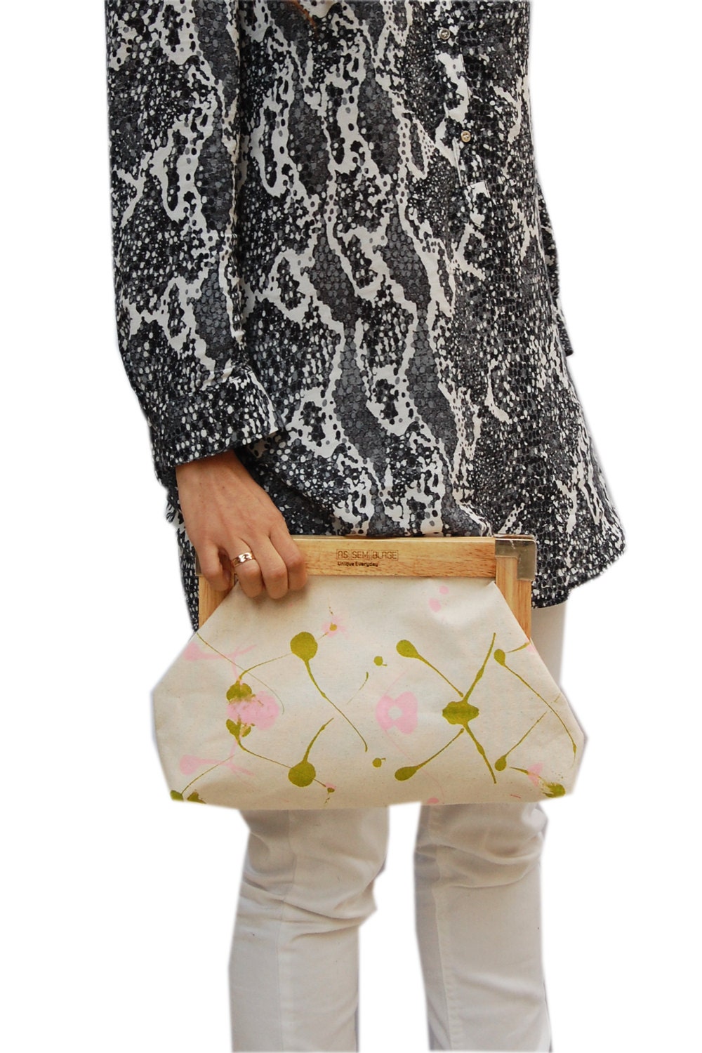 SPRING WOOD CLUTCH - pastels colors
