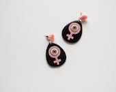 She-Beast Earrings - Black/Pink glitter