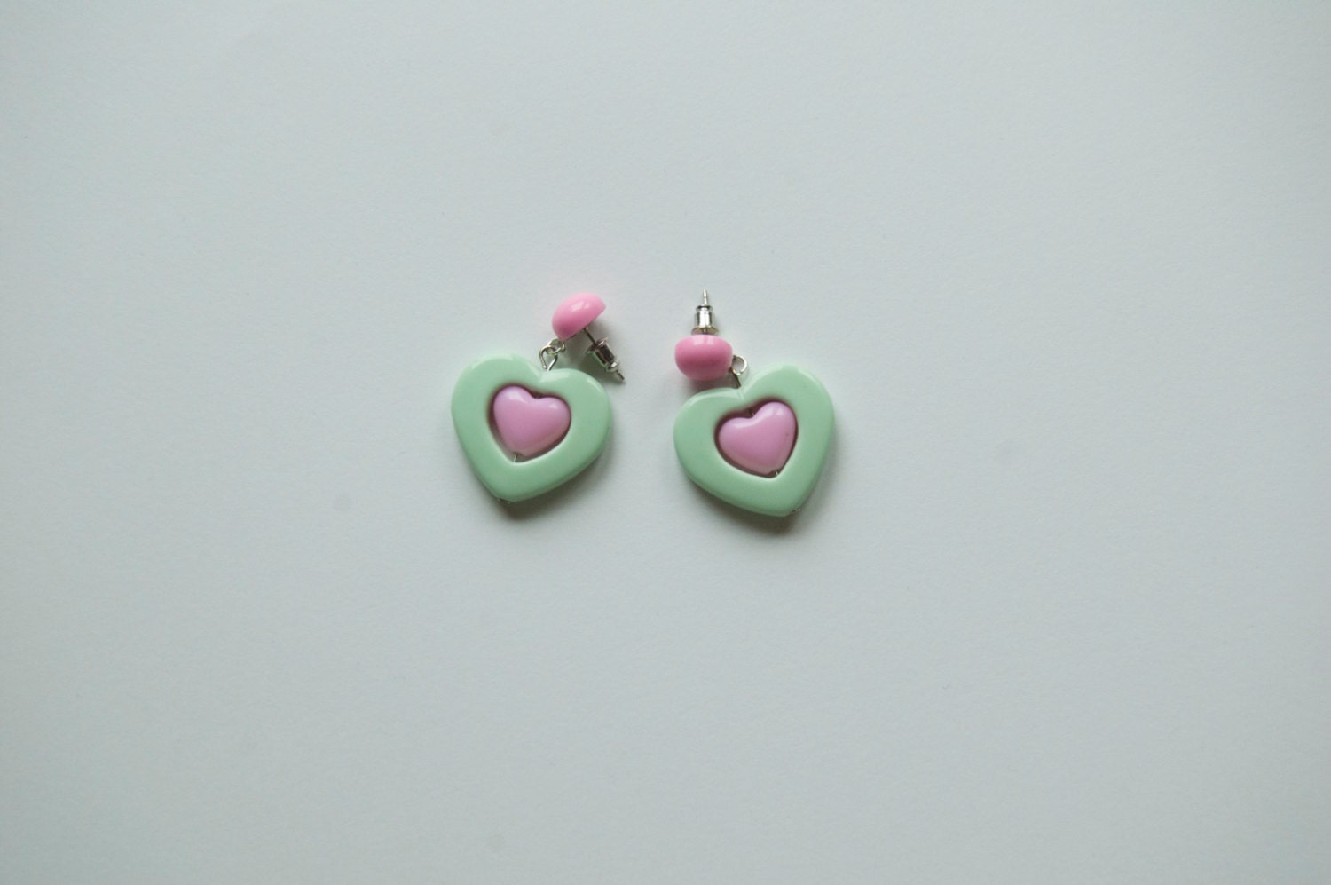 Magical Girl Heart Earrings - Mint Green /Pink