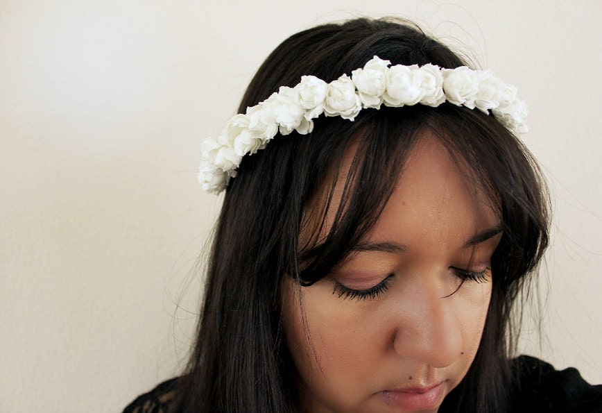 Vintage White Roses Flowers Floral Crown. Woodland. floral bridal crown, Rustic, Bridal Headpiece, Spring, Wedding Tiara. Bridal,