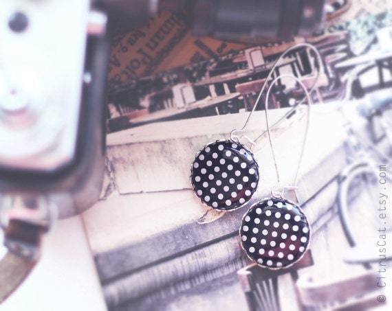 Black and white polka dots earrings - vintage style jewelry - retro jewelry