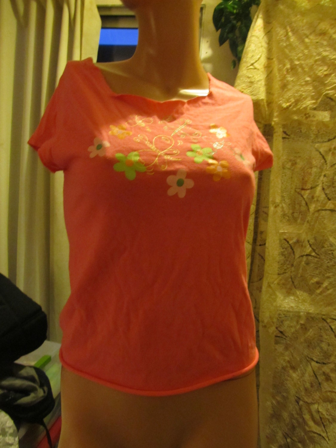 Womens Weaved/Laddered/Braided/Shredded/ T Shirt Size Small/Medium