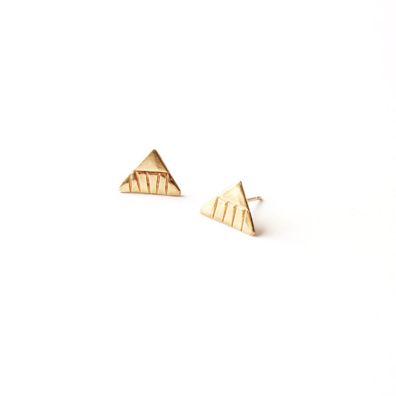 NEW Gold Triangle Abode Studs / tribal brass stud earrings, hammered stripes / 14k gold fill post / minimal everyday jewelry