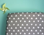 fitted crib sheet in gray this way triangles