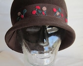 Genuine 20s cloche hat brown felt with flowers vintage antique flapper hat