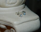 Tiny stud earrings aquamarine or diamond