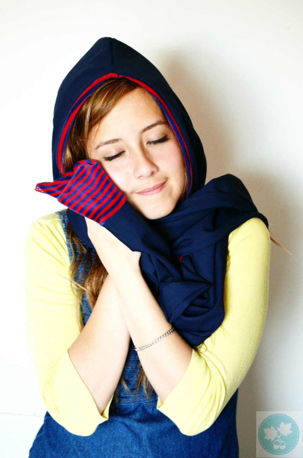 Hood scarf. Stripes. Blue. Red. Nautical. Velour. Hooded scarf. Scoodie. Scarves with hood. Reversible. Smooth. Soft. Striped.