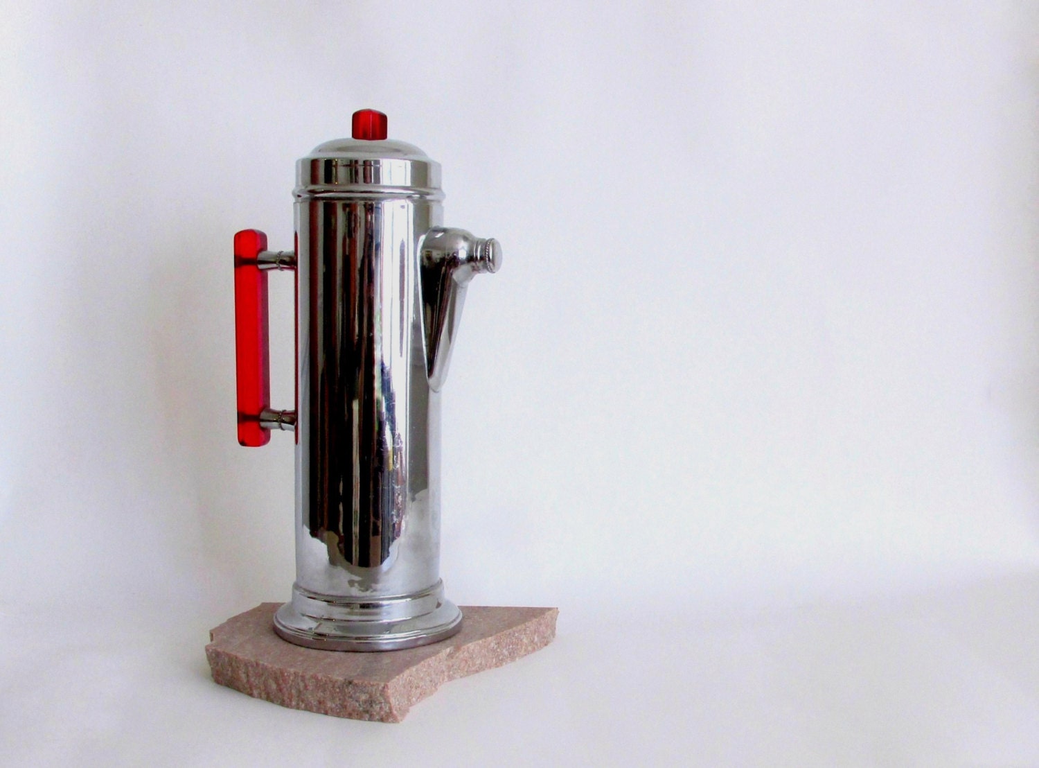 Mid Century Chrome Cocktail Shaker. Red Bakelite Handle and Knob. Madmen. Martini. Retro Barware