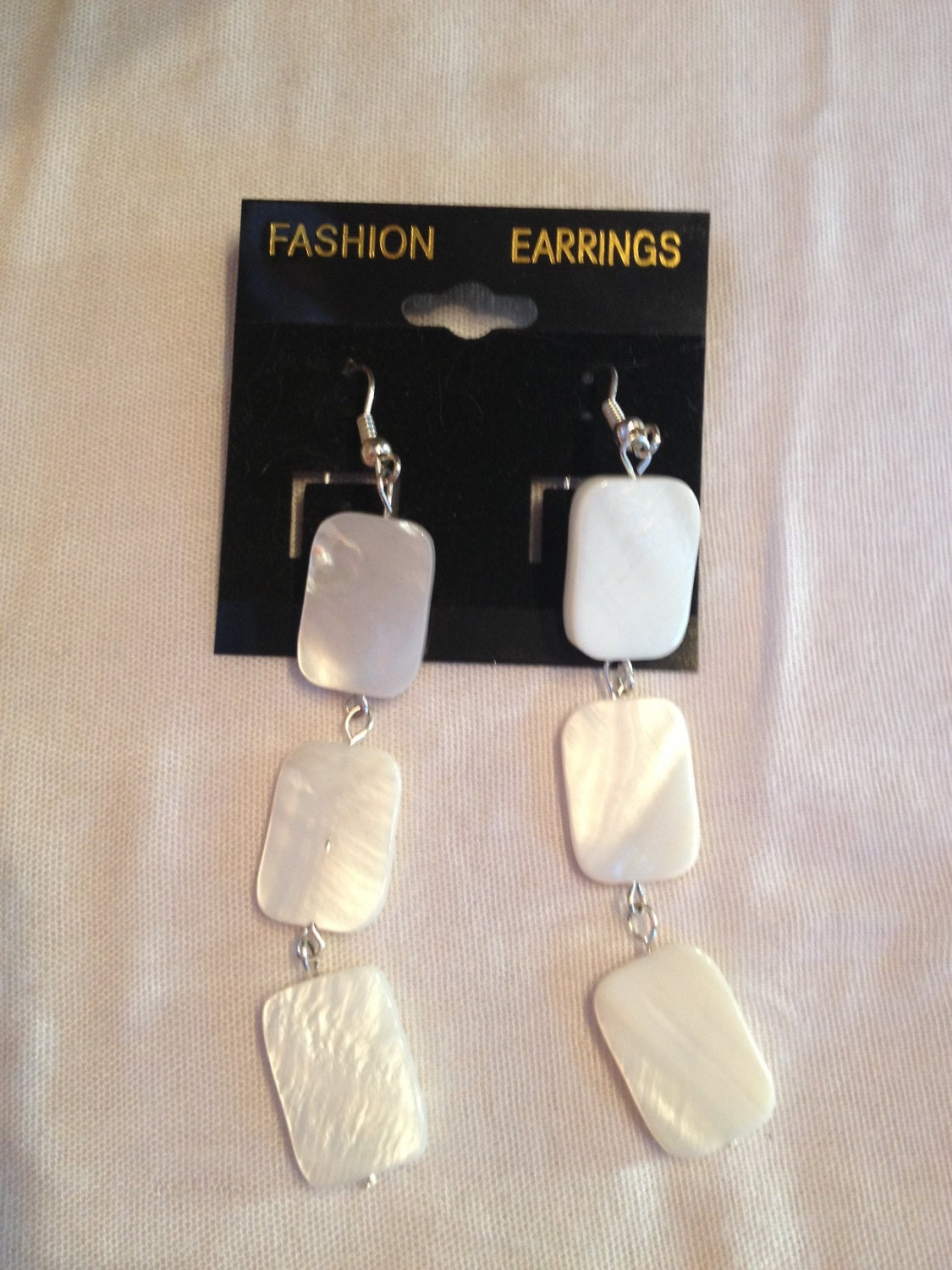 White shell slice dangling earrings