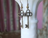 Skeleton key earrings antiqued bronze dangle metal earring keys lightweight vintage adorable copper