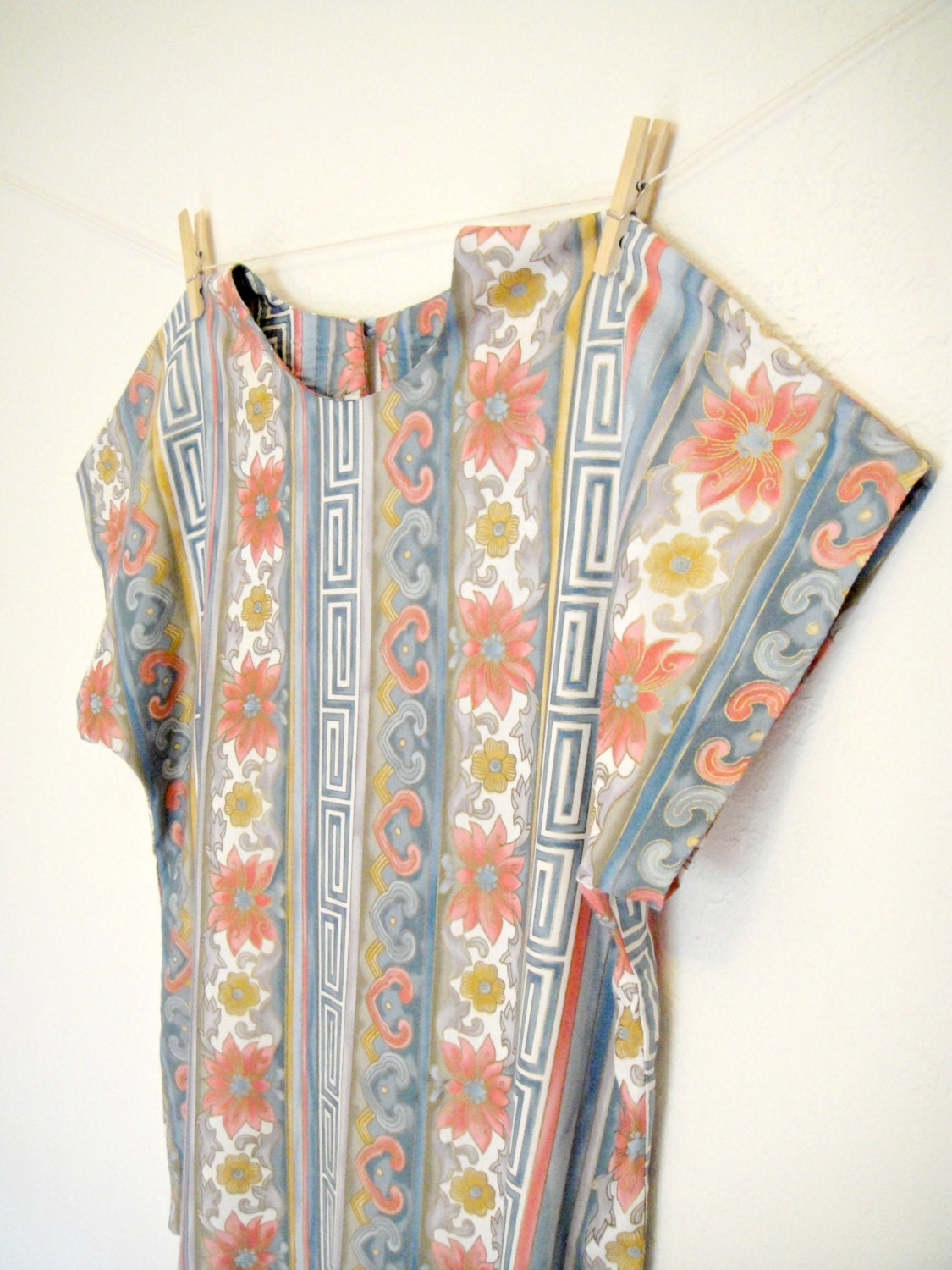 Vintage. 80's. Aztec Floral Top. Geometric Blouse. Vertical Stripes. Short Sleeves. Indie. Medium M Large L