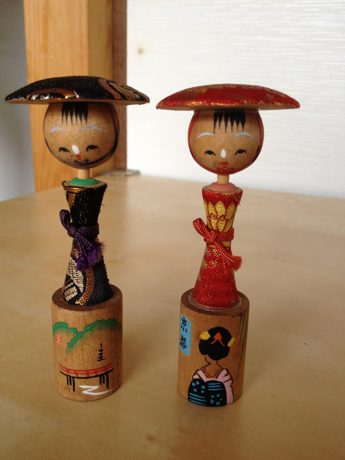Fancy obi brocade older Japanese wooden Kyoto geisha kokeshi doll couple