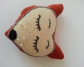 Sleepy Fox pin cushion - madebyswimmer
