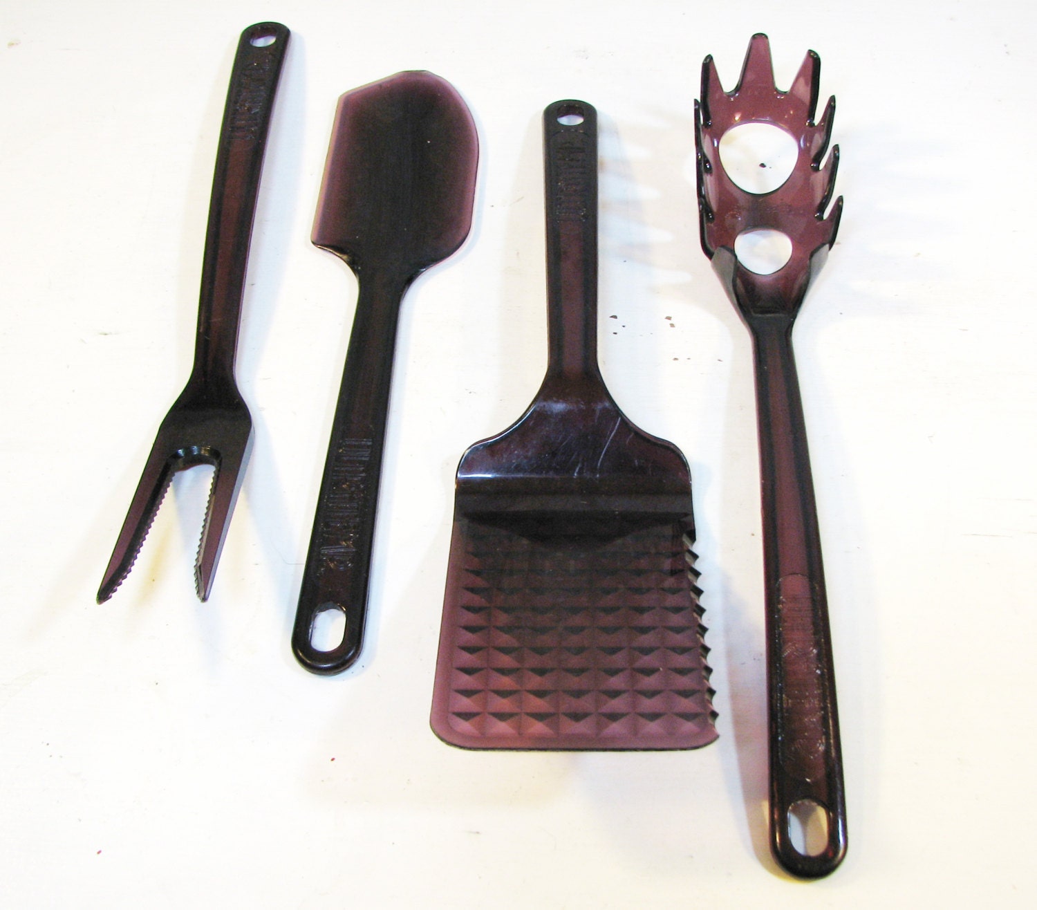 Ultra Rare Ultratemp Cranberry Utensil Set of Four // Spatula // Slotted Pasta Spoon // Meat Fork // Dough Scraper