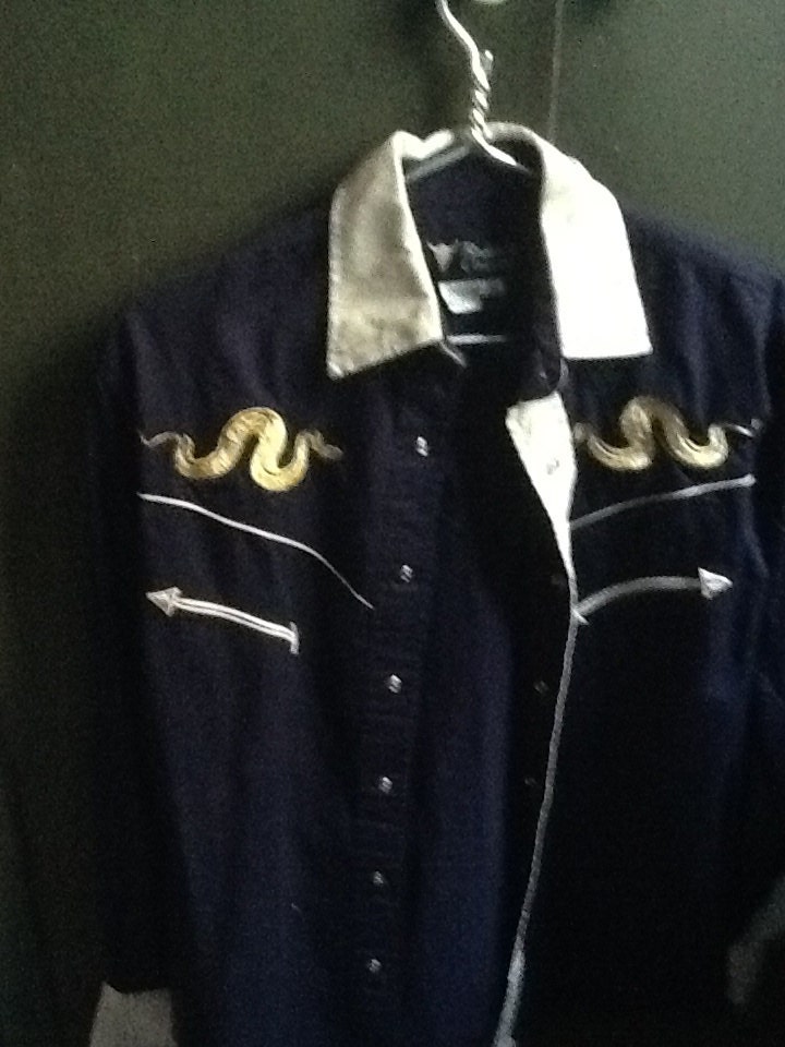 Medium size dark blue western shirt with snakes.