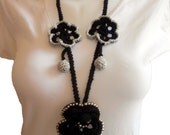 Elegant crochet necklase