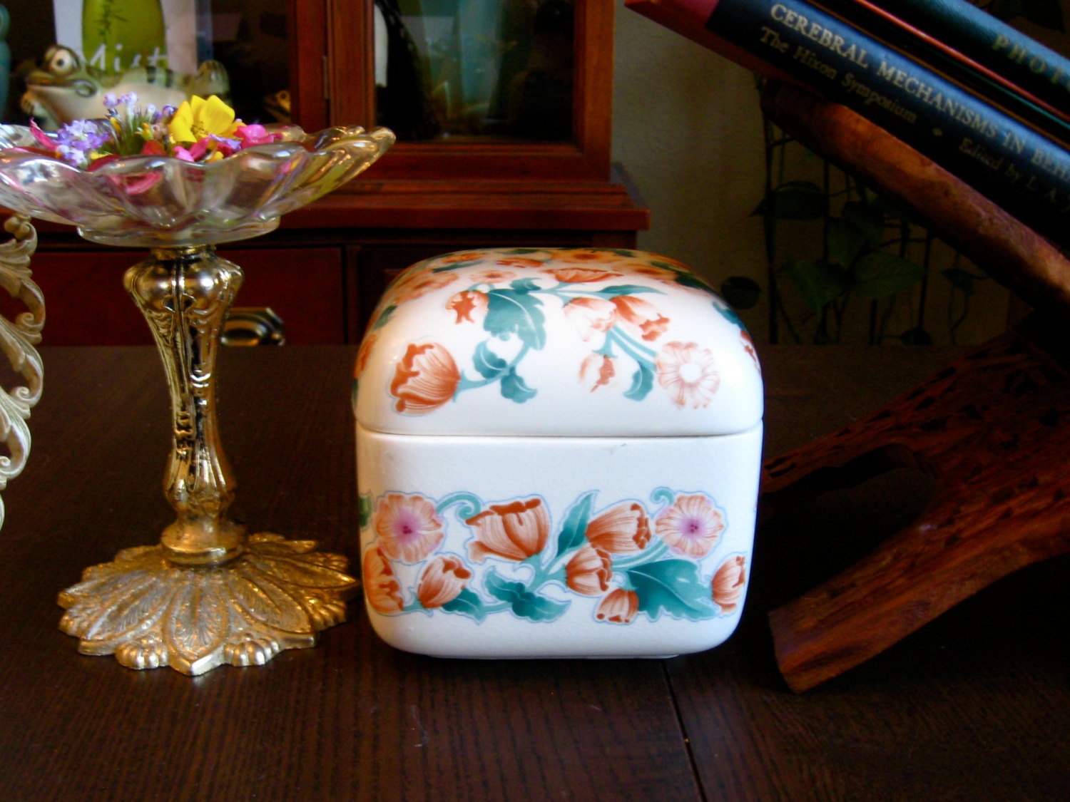 Vintage Retro White Ceramic Box with Flowers. Very Good Vintage Condition, Bright Color Scheme, Useful in Every Room.