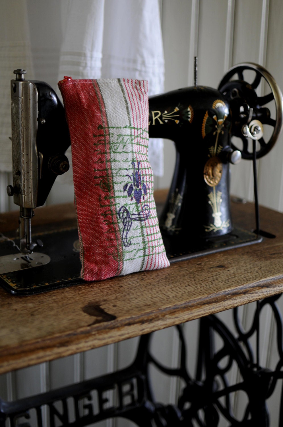 Britta - Pouch/Clutch/Bag/Purse - Vintage material and hand printed - Nigella Collection