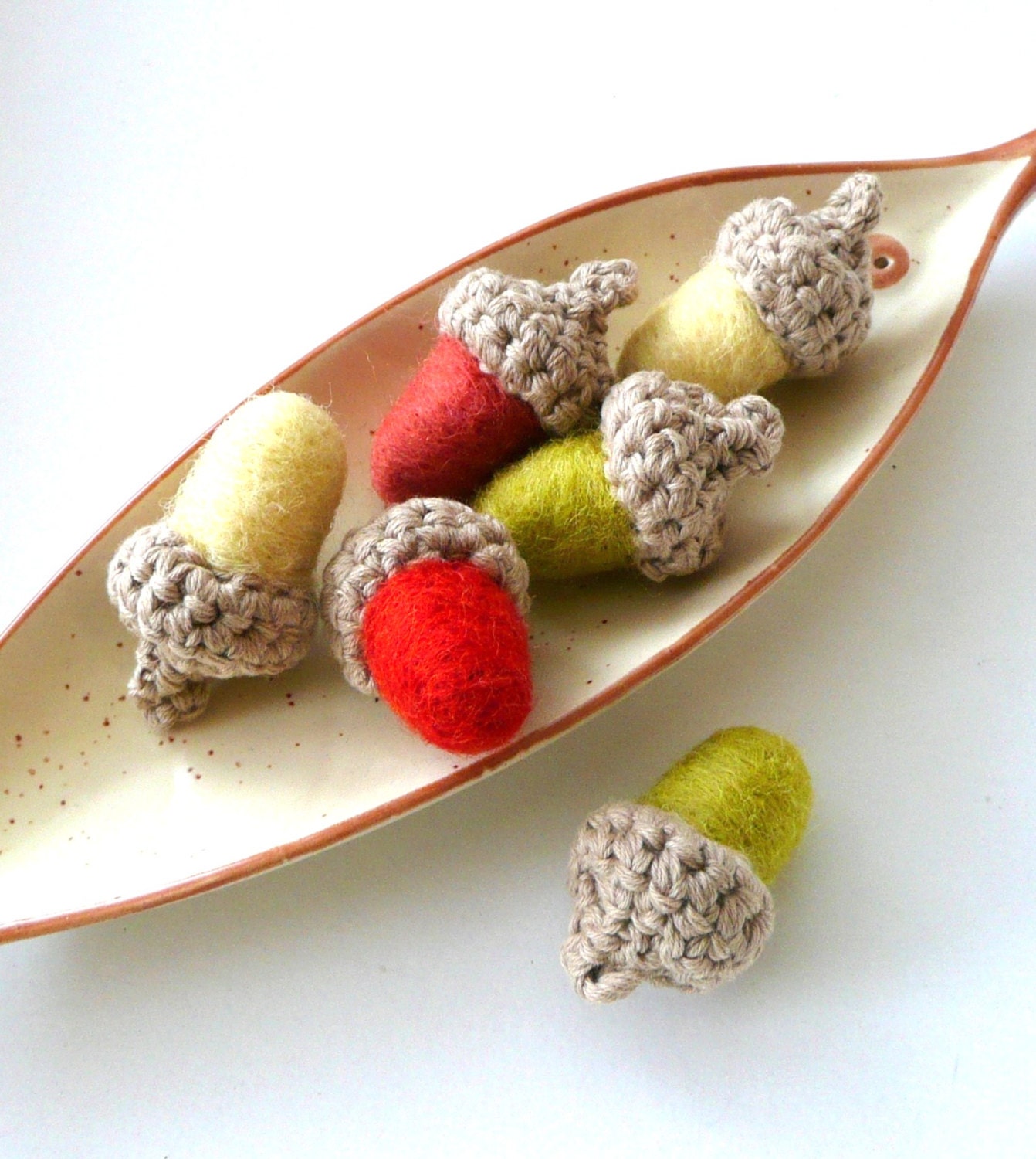 Felted acorns Wedding favor 6 olive wool crochet home decor decoration country style Birthday party garland gift ornament spring