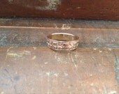 10k wedding ring / raised repousse / size 7