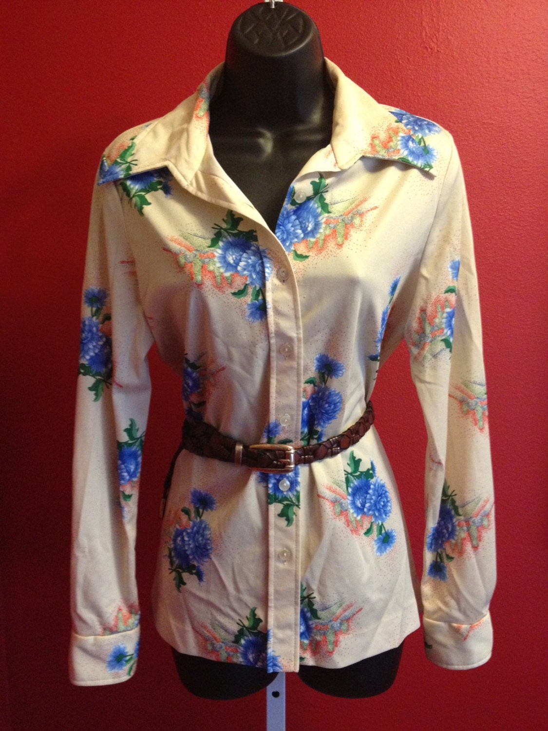 VINTAGE Button Down, BLUE WILDFLOWERS,  Light Beige, Pops of Red and Green