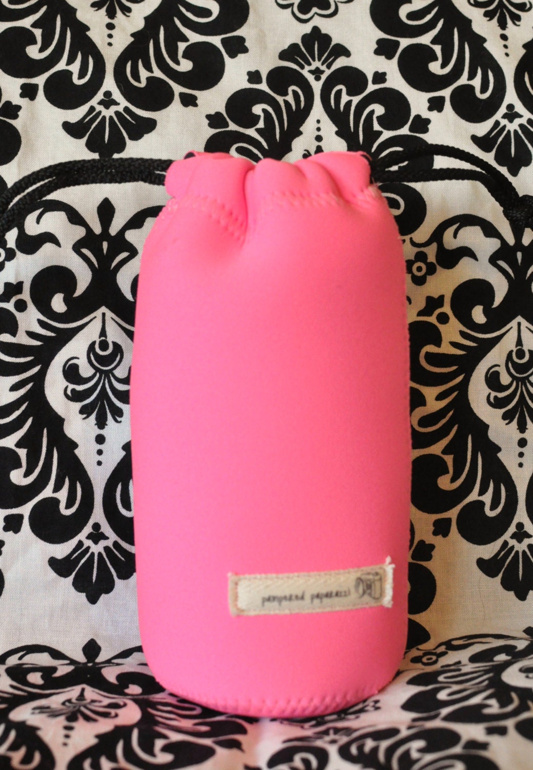 Neoprene lens case - Pink with matching pink stitching