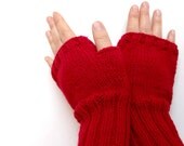 Fingerless gloves. fashion 2012. Girls, women. Valentines day. Love. Red. Winter accessoires.
