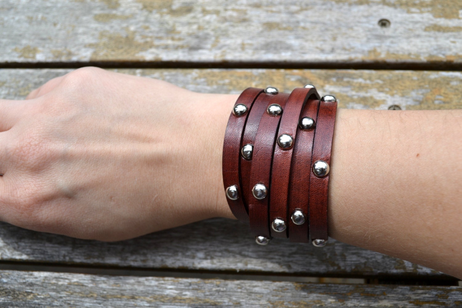 Multi wrap leather bracelet with round spots - Mahogany color