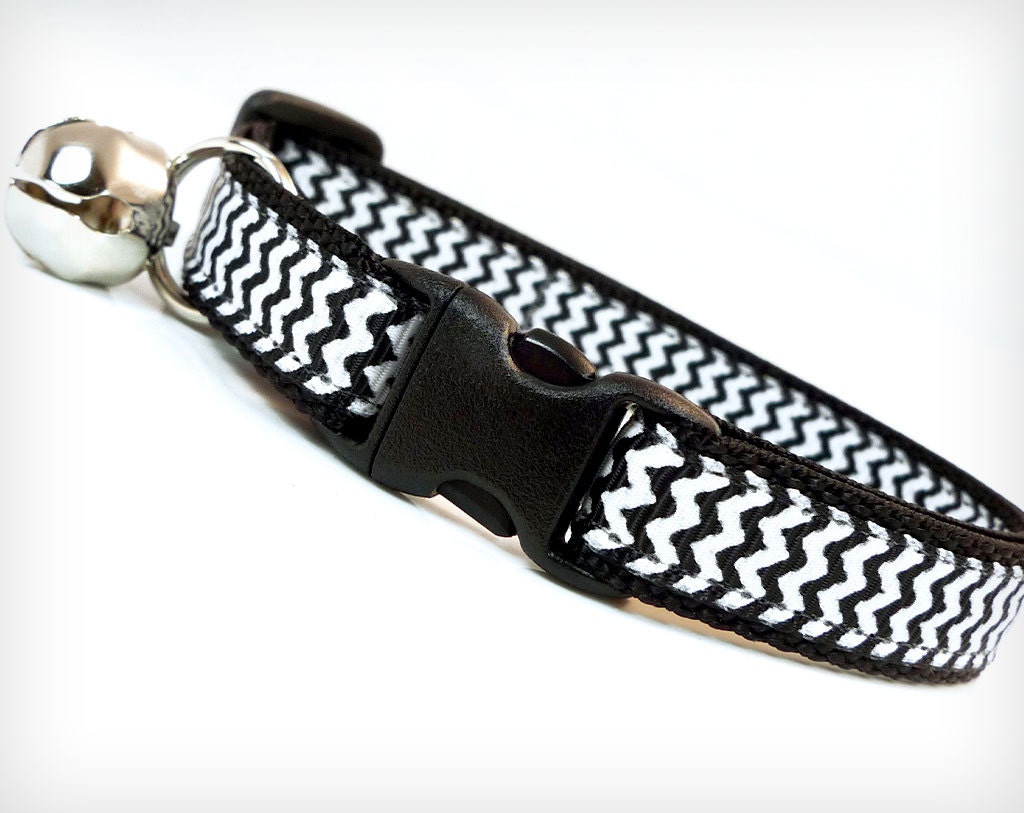 Cat Collar - "Into the Groove" - Black & White Chevron Pattern