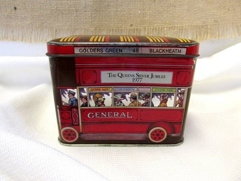1977 The Queens Silver Jubilee Collectible English Tin Ian Logan Designs