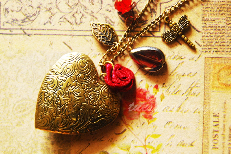 Vintage Valentine - a heart locket necklace