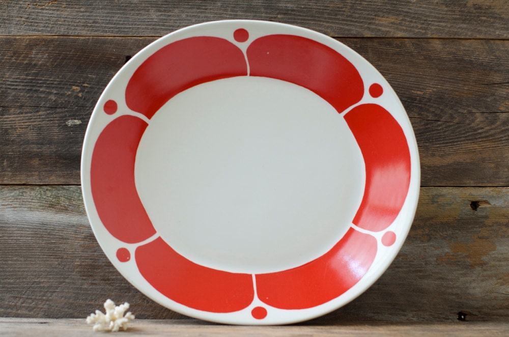 Rare Large Sunnuntai Plate Arabia Finland - Red