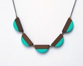 Scallop wooden dentelle - antique brass, wood and turquoise color accent necklace