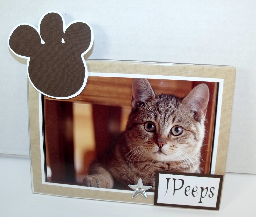 Kitty Cat Picture Frame Holds 5x7 or 4x6 by memoreasykeepsakes