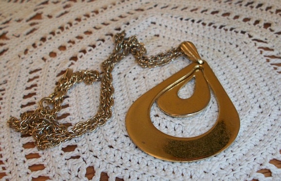 Vintage Gold Tone Sarah Coventry Teardrop Necklace Pendant Large