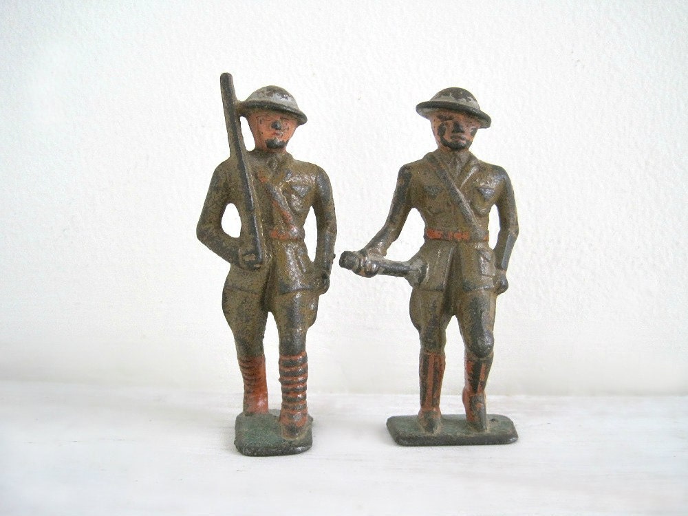 Vintage Cast Iron Toy Soldiers Grey Iron by GoldenDaysAntiques
