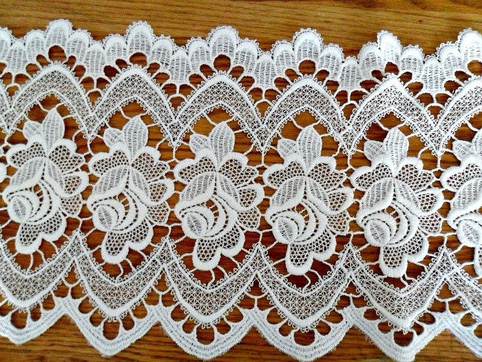 Vintage Off - White Lace Table Runner / Dresser Scarf Or Extra Wide Trim For Valance - estate sale find