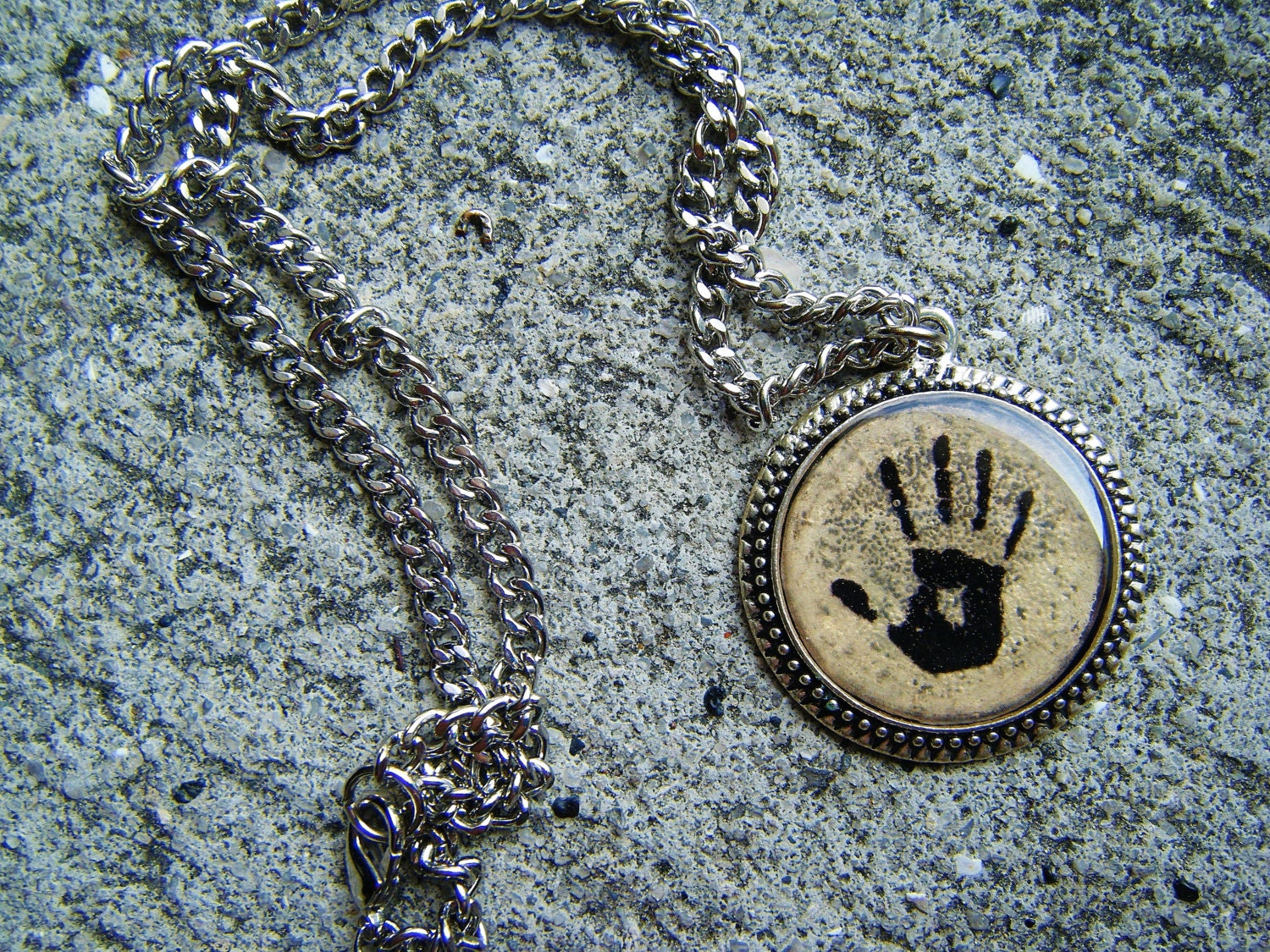 Skyrim Dark Brotherhood Hand Necklace As-IS