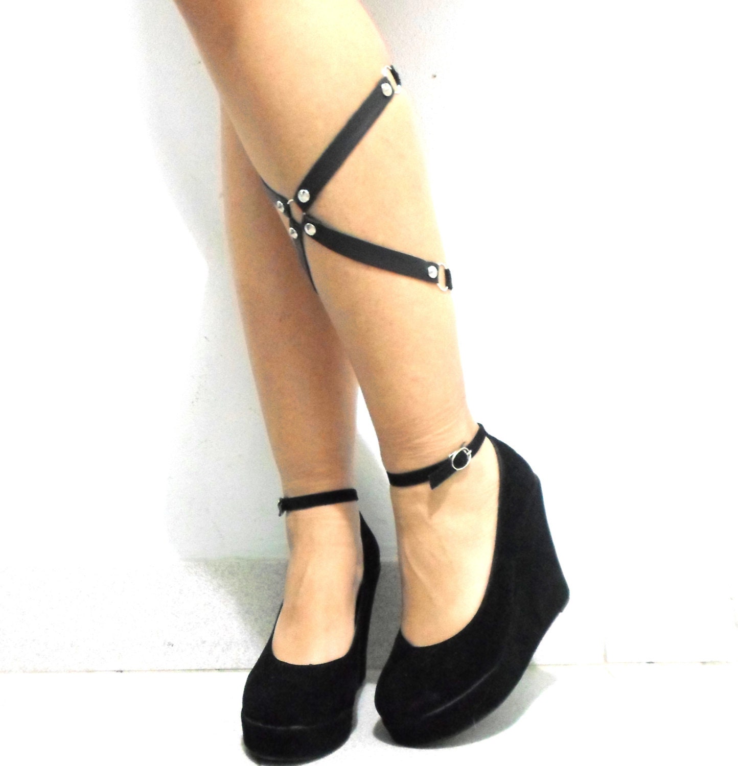 Adjustable Leg Garter by IdeologiaStore on Etsy