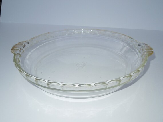 Grandma's Vintage Pie Plate Pyrex 229 10 inch by InVentageForYou