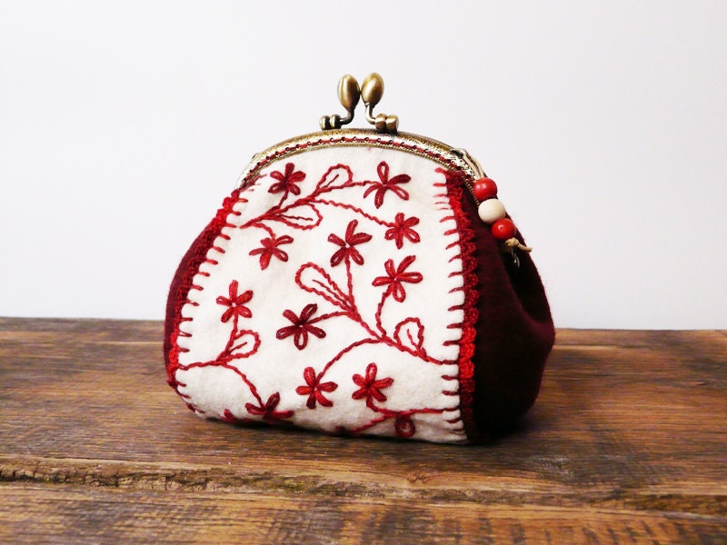 Red coin purse floral Emroidered felt coin frame purse