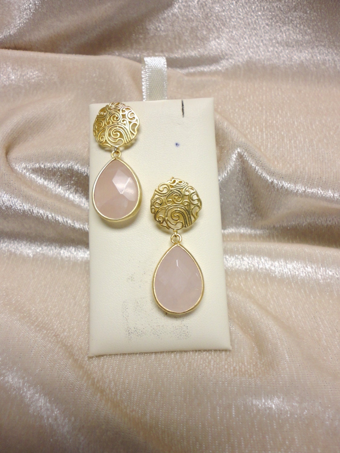 rose quartz dangle earring.beaded earring.gold vermeil earring. gemstone jewelry. fine jewelry. pink drop earring. high fashion earring.