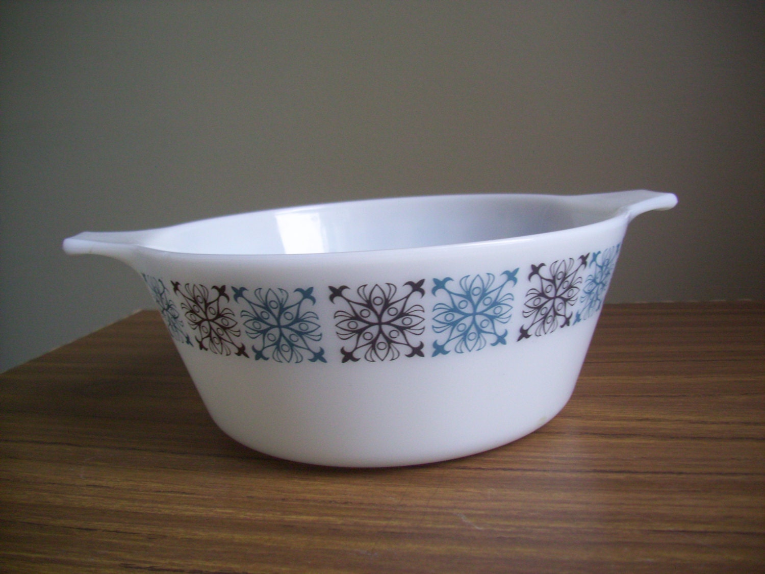 Vintage Jaj Pyrex Chelsea Pattern Dish White By Isobellespantry