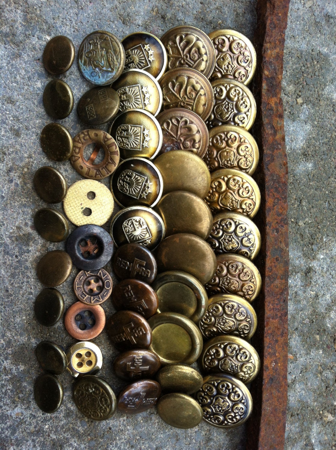 Choice of Old Metal Buttons, Vintage Metal Buttons, Gold Tone Metal Buttons, Metal Buttons,Metal Button Lot, Mixed Metal Buttons