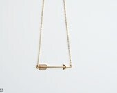 Gold arrow Necklace - BoutiqueMinimaliste