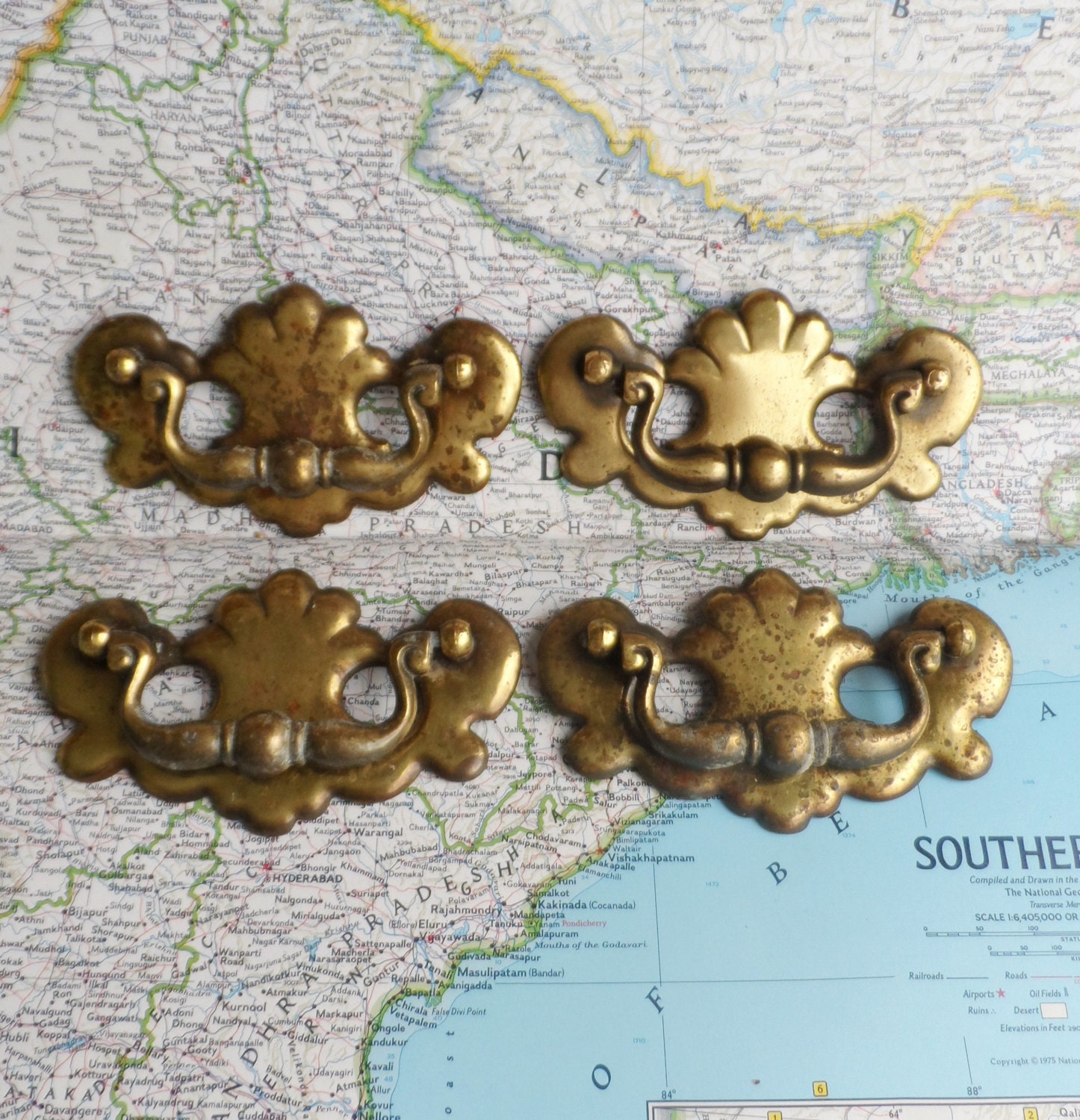 4 vintage distressed brass metal curvy pull handles includes hardware