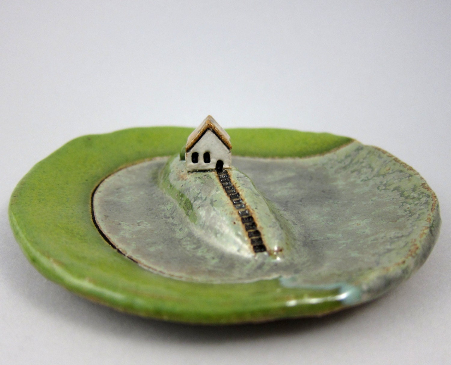 LongHill Inn...Keepsake Dish in Stoneware